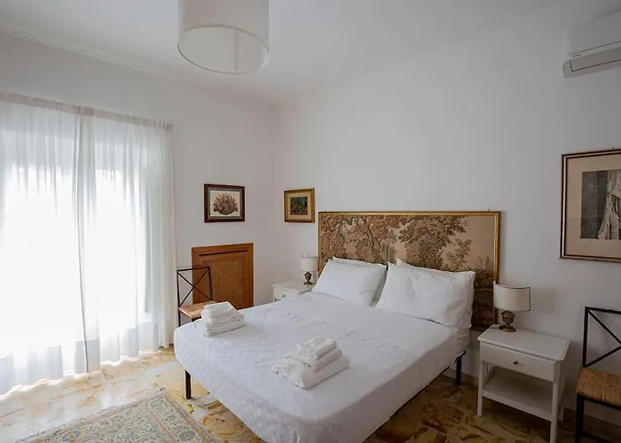 Apartment Dimora Al Colosseo, 2 Bedrooms *